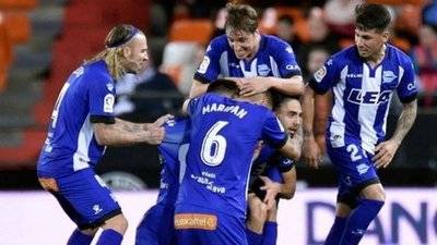 西甲中游激战：贝蒂斯主场迎战阿拉维斯，谁能笑傲比利亚马林？