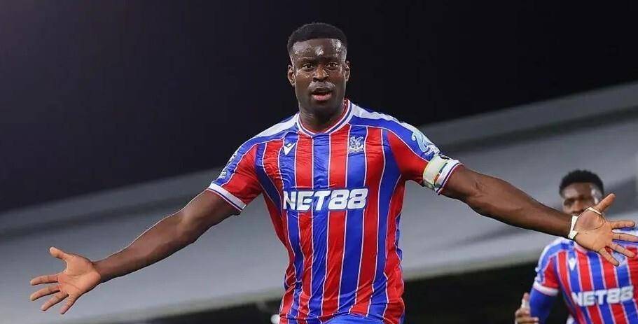 曼联遭重创！头号中卫赛季报销，急召小将+谈判格伊，冬窗操作艰难